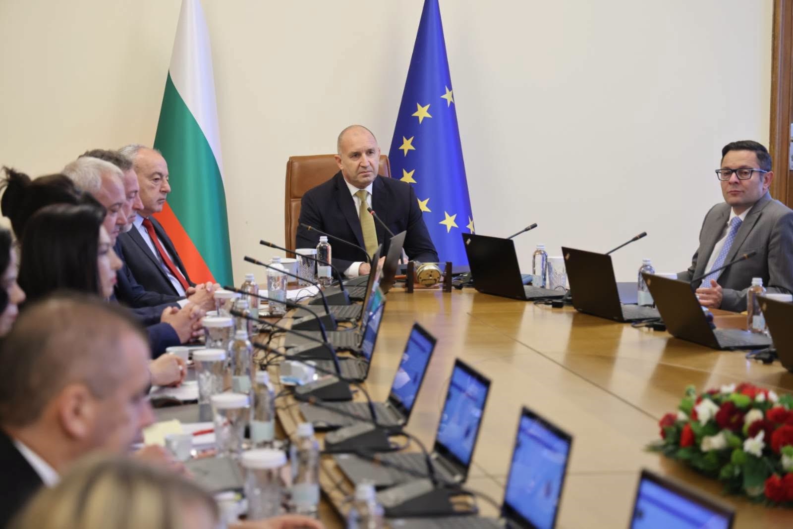 Правителството предлага пълна забрана на рекламата на хазарт и криминализиране на контрабандата