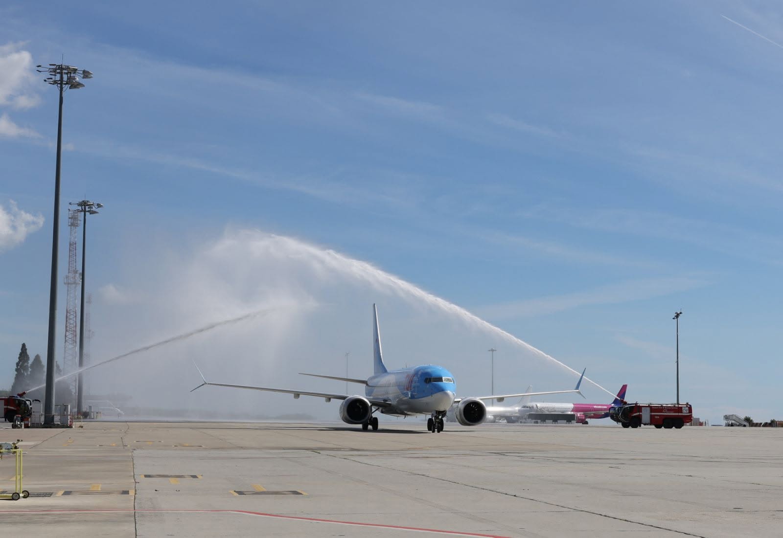 Самолет Boeing 737-8 на TUI вече носи името „VARNA“